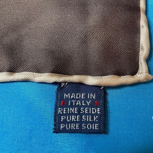 Burberrys of London Cream and Brown Scarf 100% Silk New Condition - Picture 3 of 6